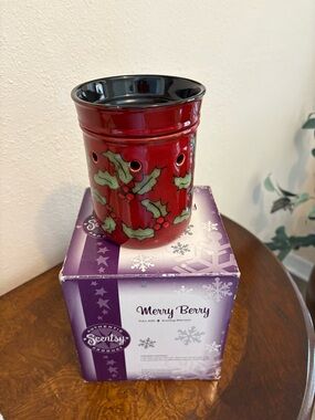 Scentsy Festive Holly Ceramic Wax Warmer in Gloss Red